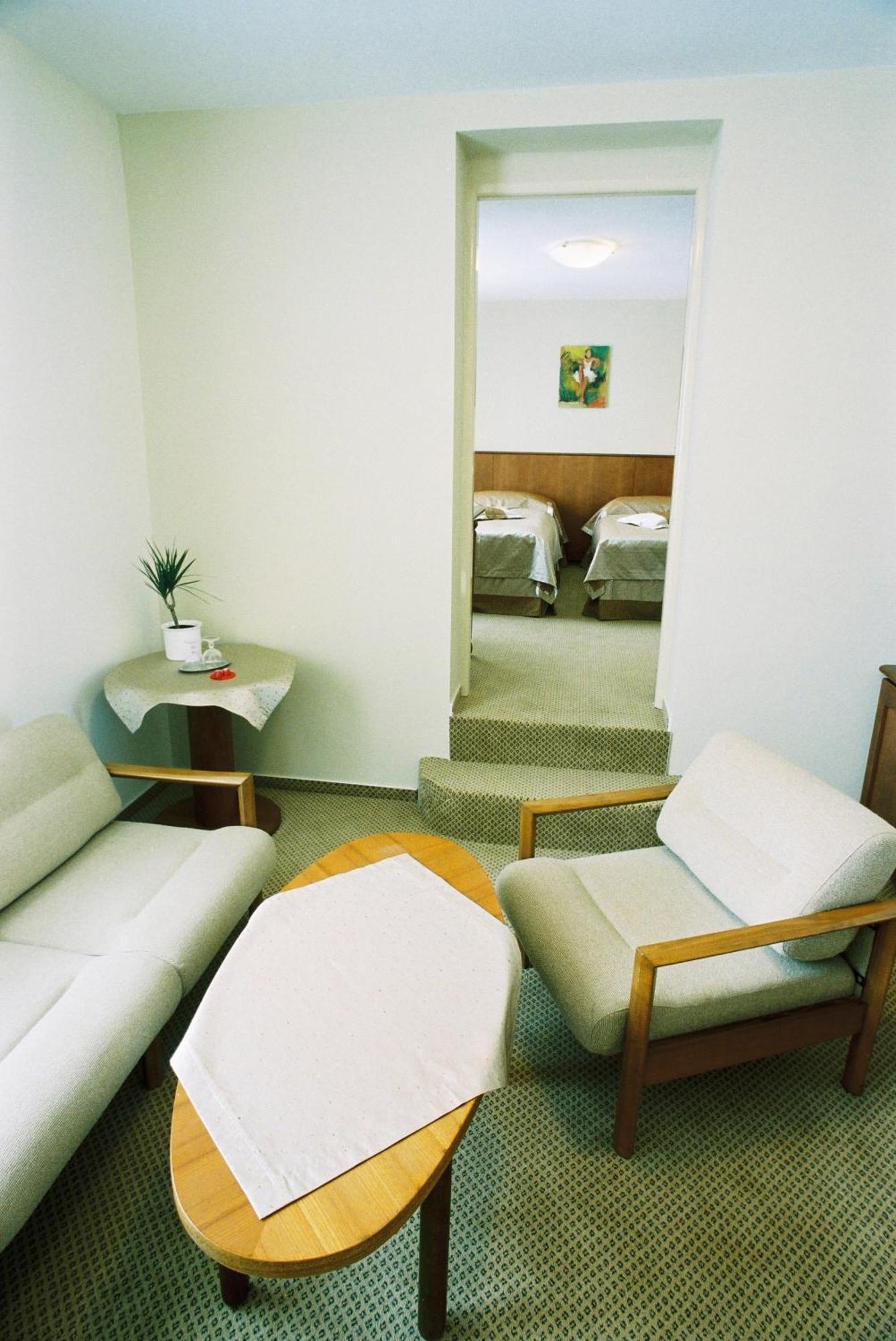 Park Hotel Tartuf Beladice Εξωτερικό φωτογραφία
