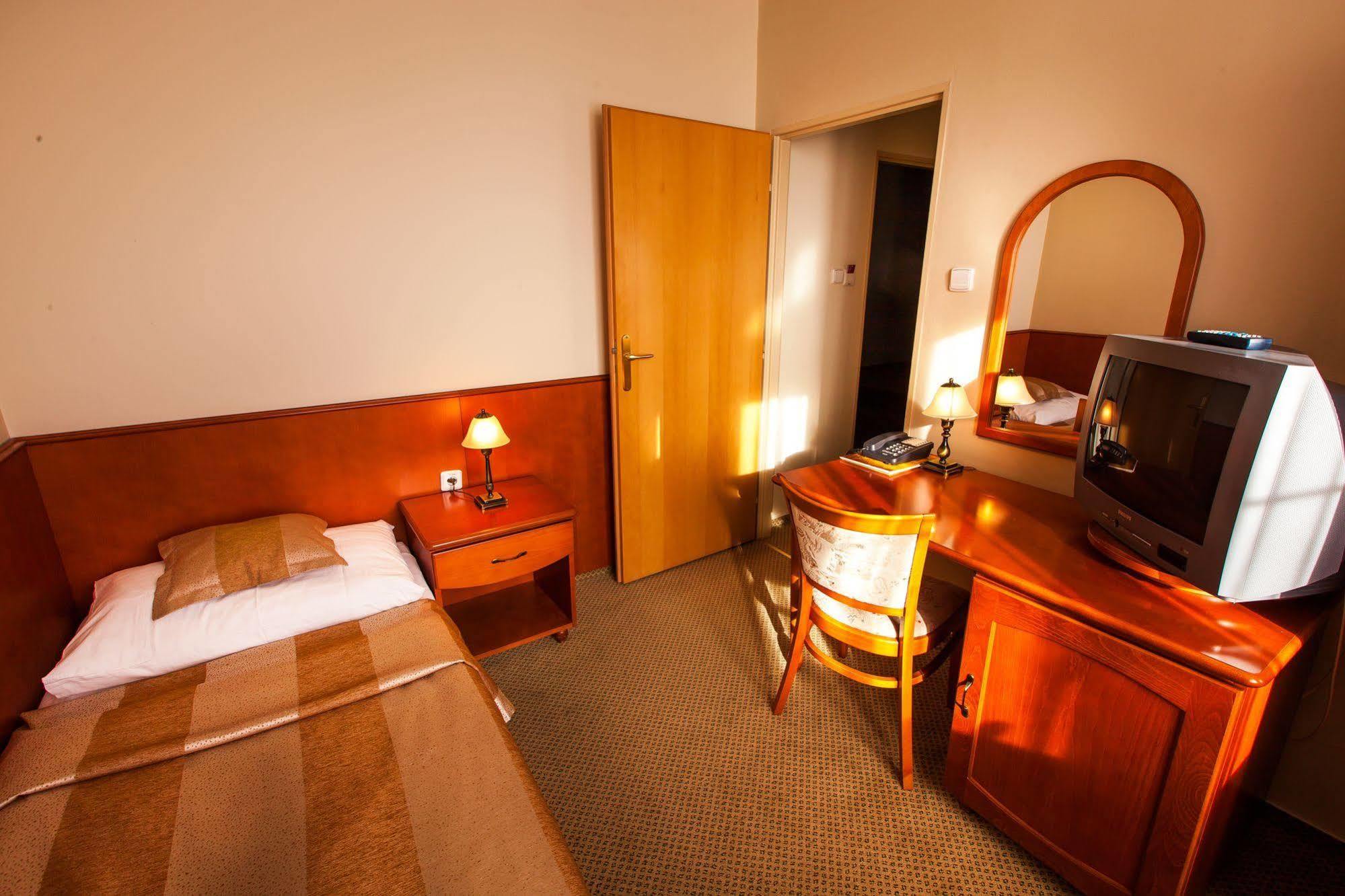 Park Hotel Tartuf Beladice Εξωτερικό φωτογραφία